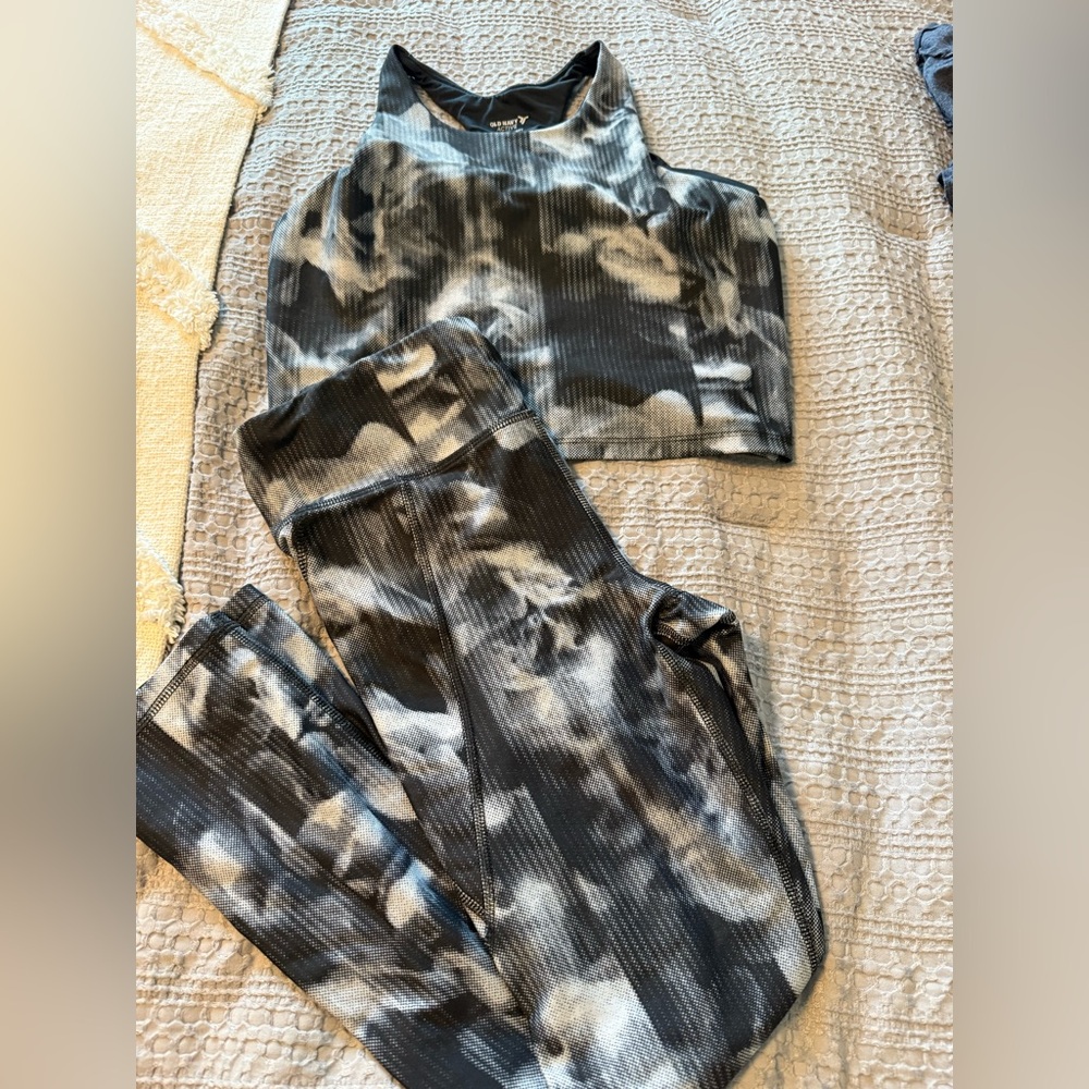 Old Navy Active girls sports bra (xl) (14/16) and leggings (L) ( 10/12)